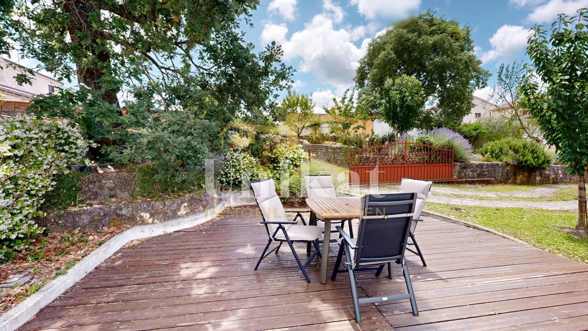 Casa in pietra ristrutturata con piscina